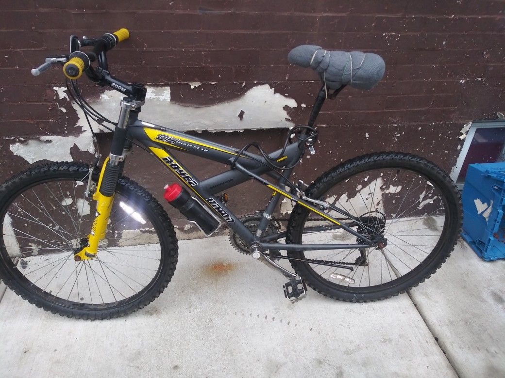 Royce union Humvee 700 mountain bike for Sale in Philadelphia