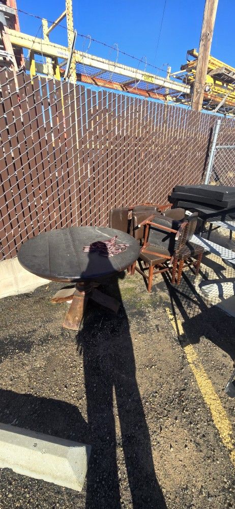 Free Table With 4 Chairs