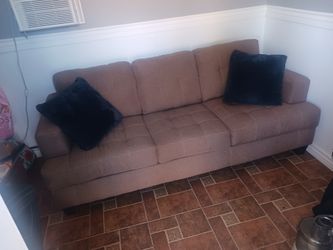 Used couch / free delivery