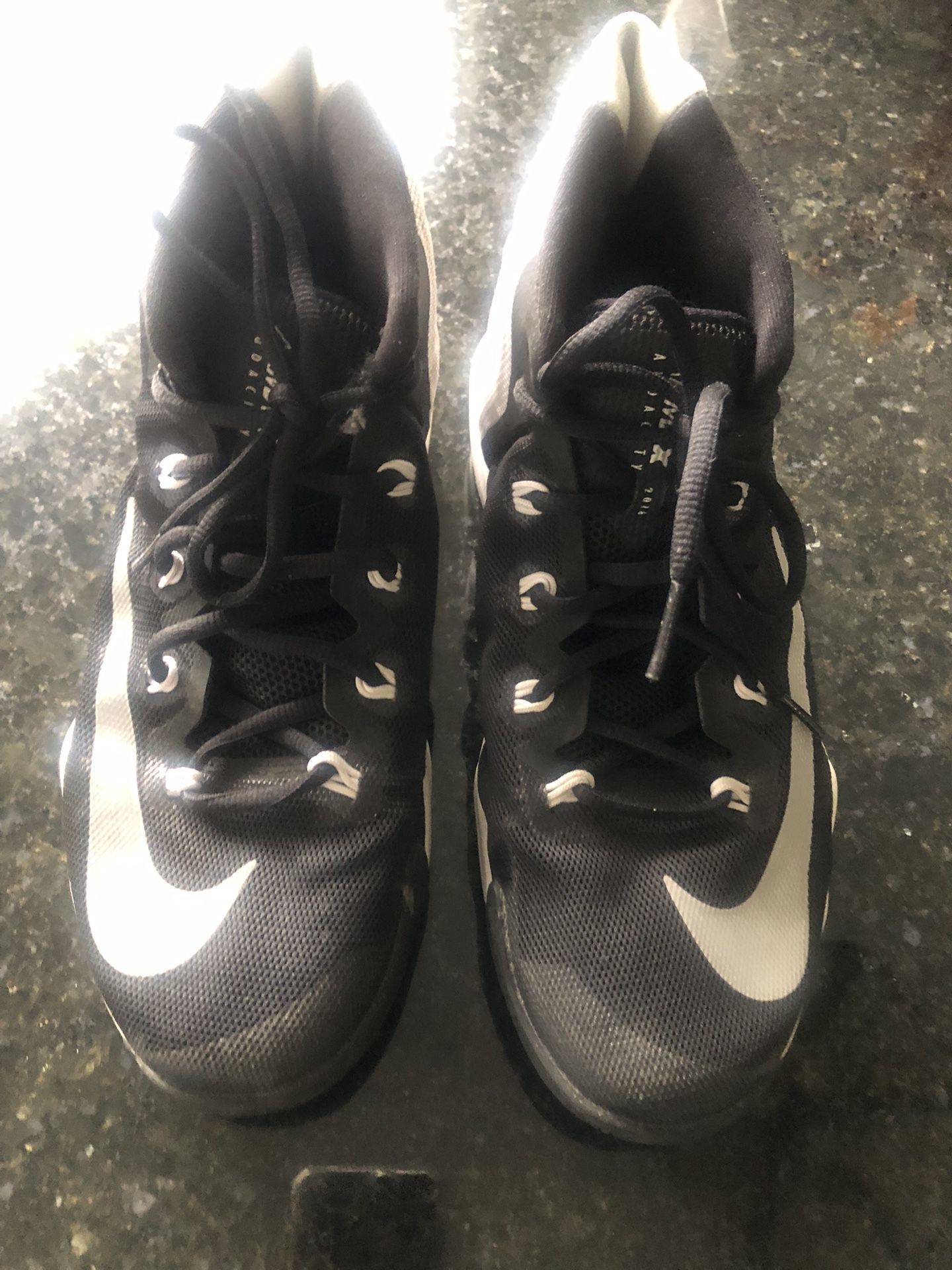 Nike Mens Size 8 Basketball Shoes