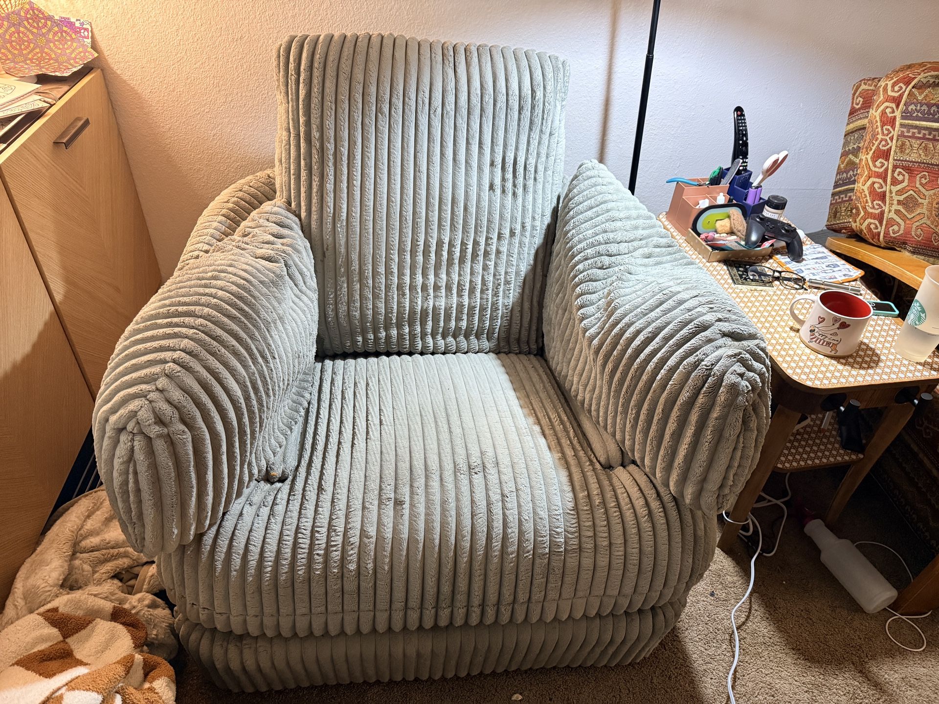 Free arm chair