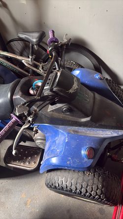 2 stroke,Electric start, new top end rebuild mini quad goes 35 mph