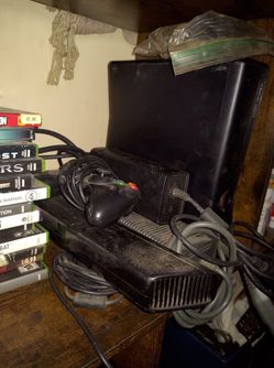 XBox 360 bundle: Cords, Games, Controllers, Kinnect