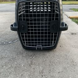 Petmate Crate/kennel/Carrier Medium 20-30 Lbs
