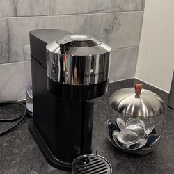 Nespresso Vertuo Next Deluxe - Like New