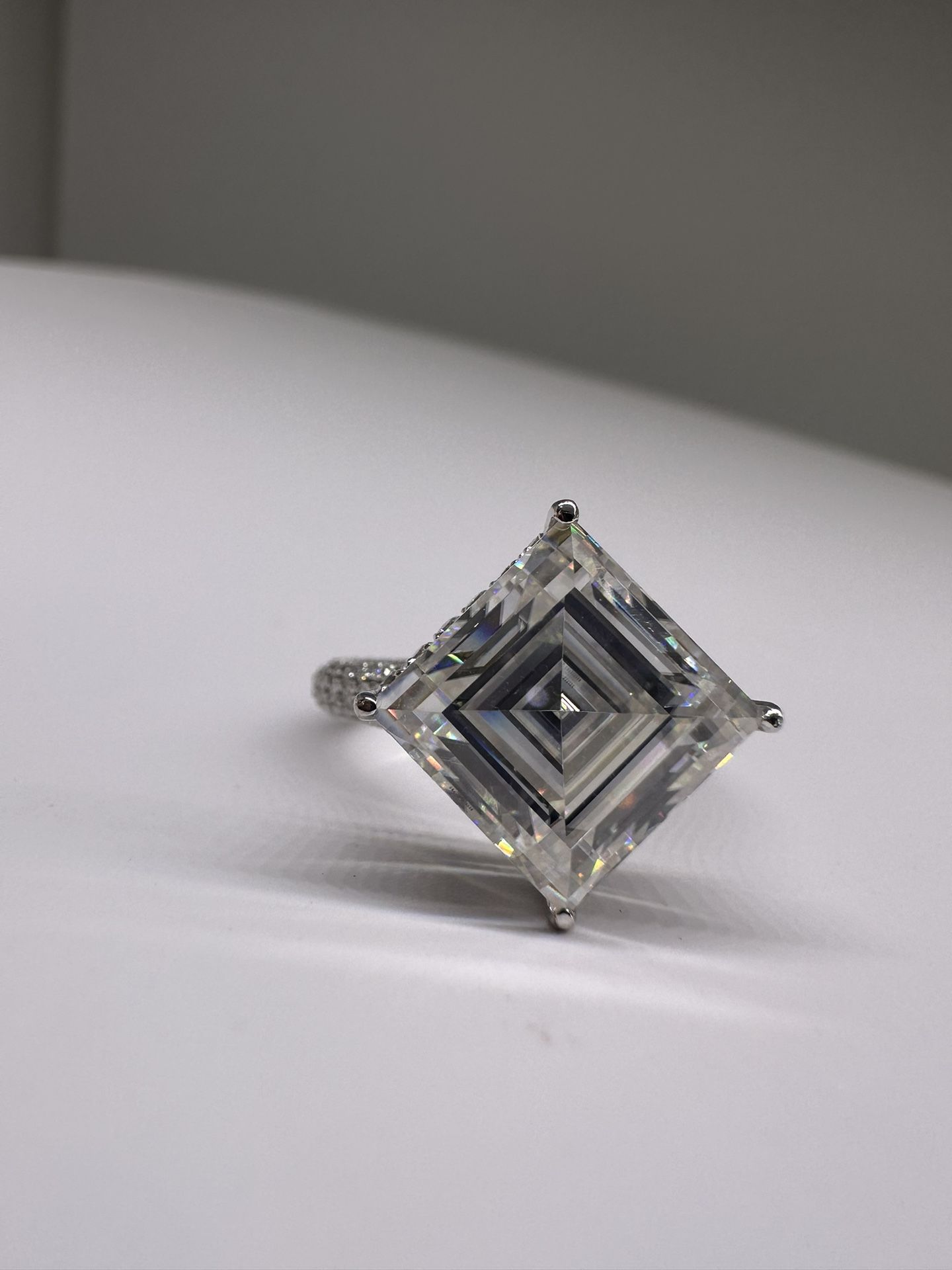 6 Carat Carre Cut Moissanite Diamond Engagament Ring In Platinum