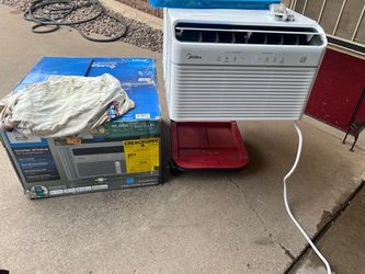 A-C/Heat Unit, Midea 12k w/remote. Very Cheap