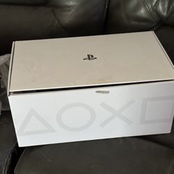 PLAYSTATION PSVR 2 W/ WIRELESS CHARGER FOR CONTROLLERS 