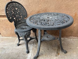 Silla para patio con una silla de plástico buenas condiciones