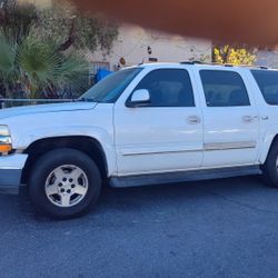 Parts ONLY off 05 Suburban 2WD, No Engine or Trans, Good Body and Suspension.