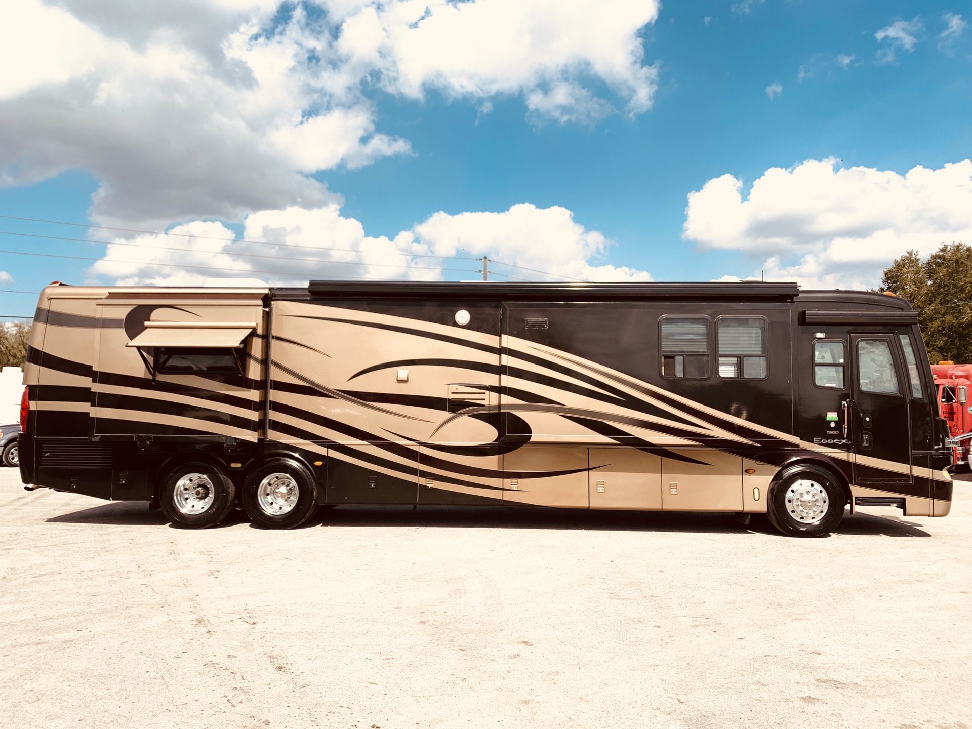 2005 Newmar Essex Tag axle 4-Slide 500-Cummins Diesel Pusher Motorhome Class-A