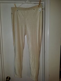 Brand New With Tags. Beige. Simply Vera Vera Wang. Stretch Pants. Size Large.
