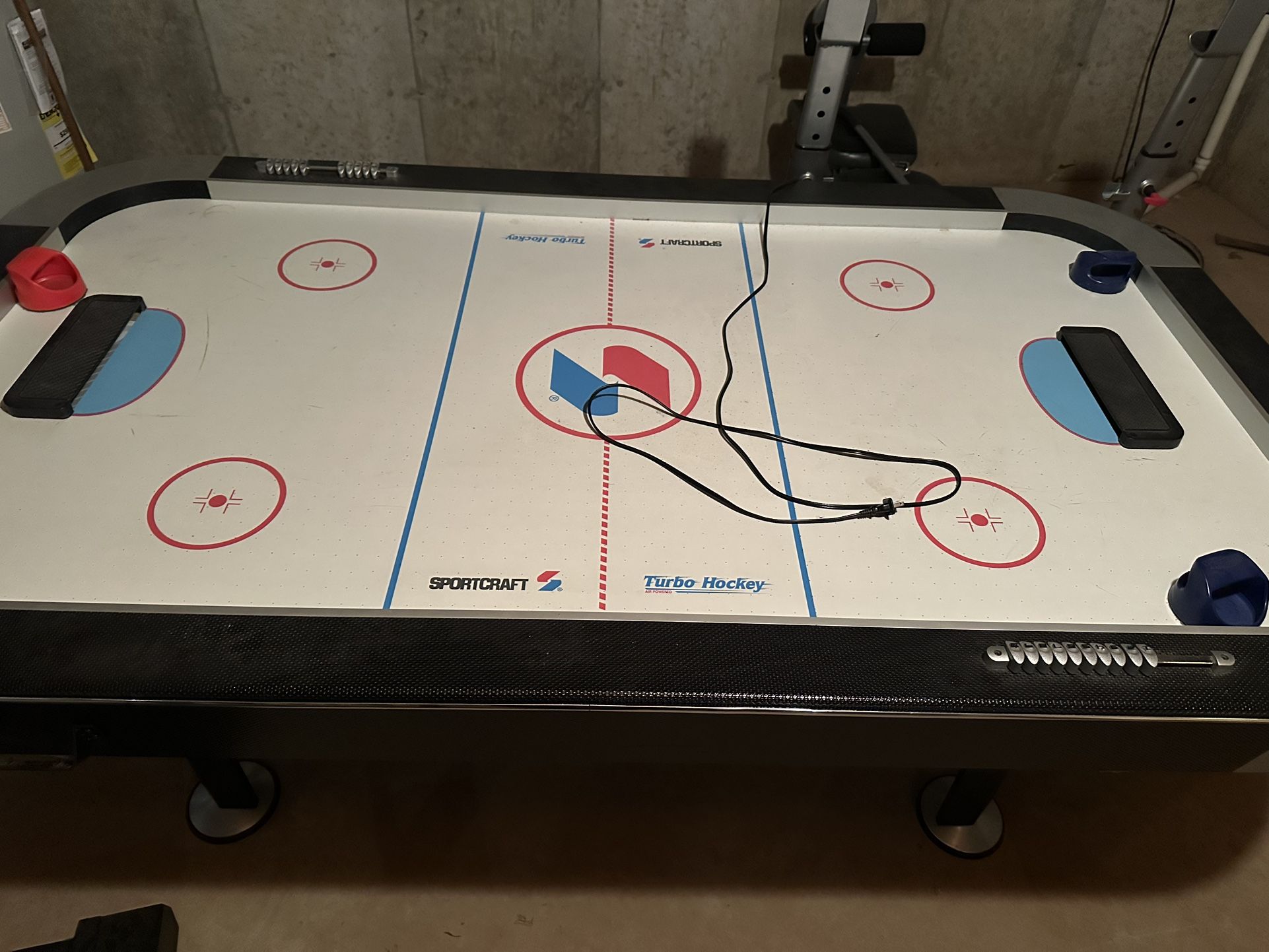 Air hockey table (Sportcraft-turbo hockey)