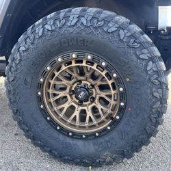 17x9 Wheels And Tires 35/1250/17 