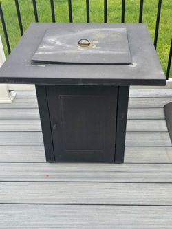Fire pit. Gas tank is not provided.
