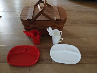 Picnic Basket with 4 piece place setting