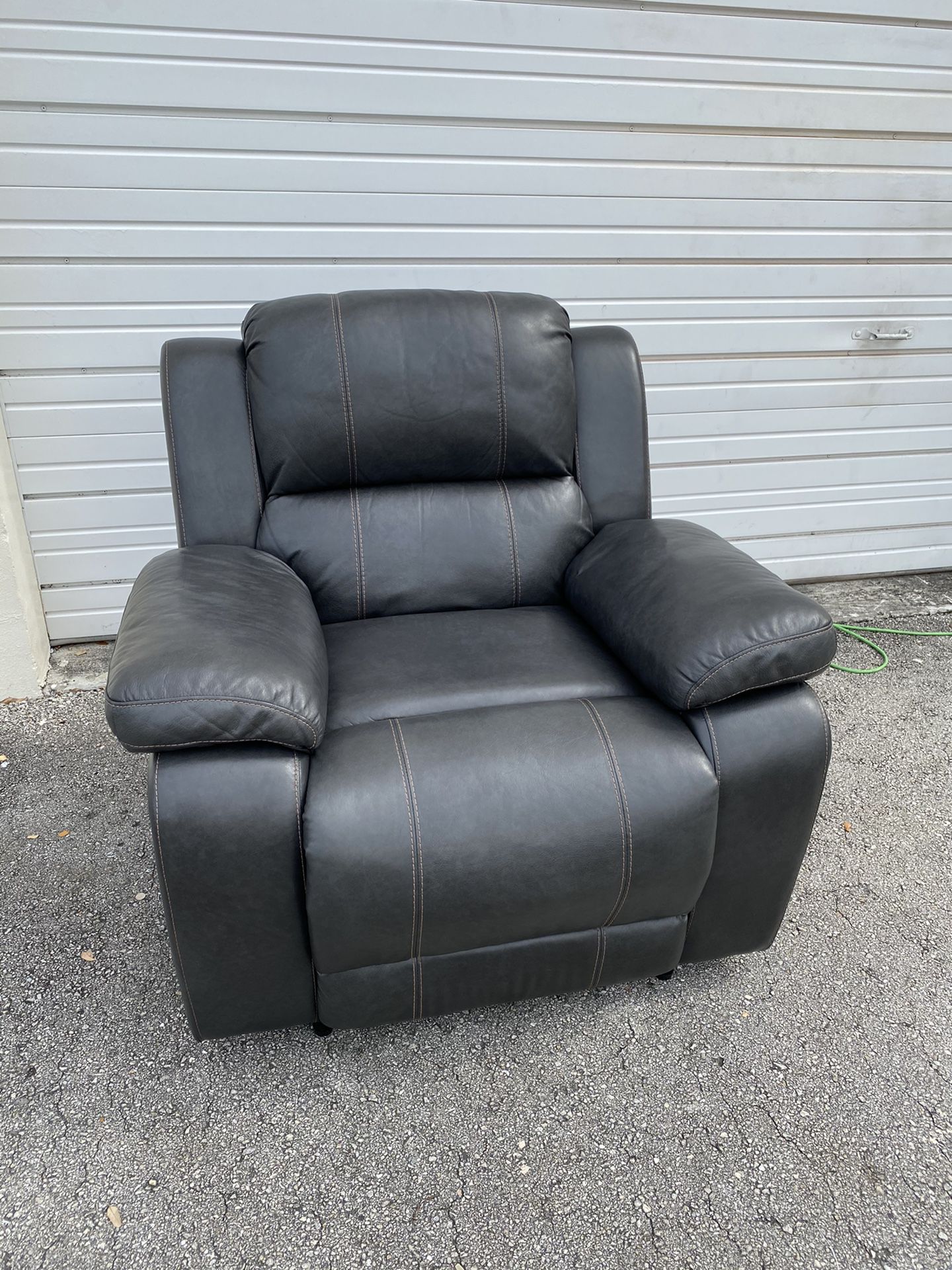 50% OFF // OPEN BOX LIKE NEW // COSTCO Dunhill Leather Power Recliner