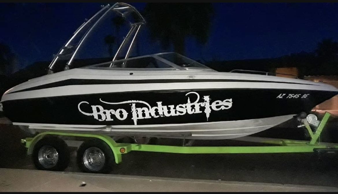 Reinell 200SLE Wakeboard Boat