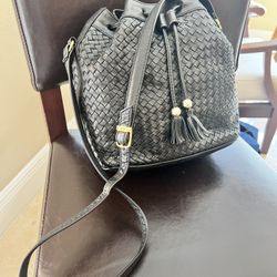 Vintage Ganson Bucket Tasseled Weaved Crossbody Black Purse in Excellent Condition 