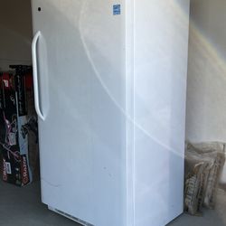  Frigidaire 16.6 Cu Ft Upright Freezer I For Home Or Garage