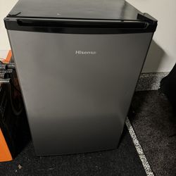 Hisense Mini Fridge - Almost New - 4.4 Cubic Feet