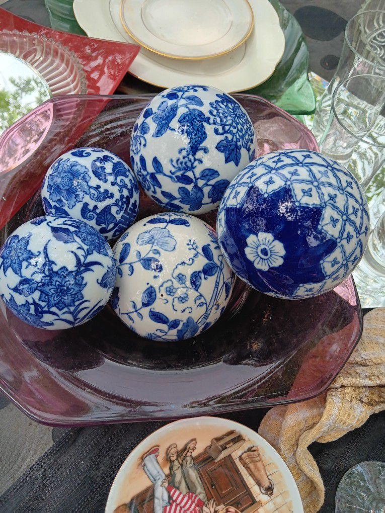 New zealand /Holland Delfts Vintage Blue & White Porcelain Balls