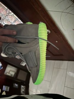 Yezzy 750 glow sz9.5