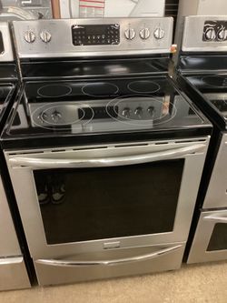 Frigidaire Gallery 30 in. 5 Burners Glass Top Electric Stove