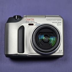 Olympus Camedia C-720 Ultra Zoom 3MP Digital Camera W/Smart Media 16MB Card