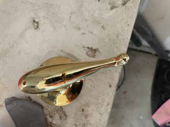 Gold Door knobs In S.W. Hablo Español