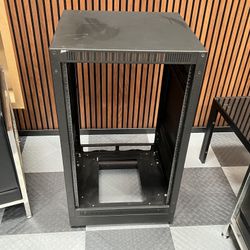 MIDDLE ATLANTIC ROLLING AV RACK