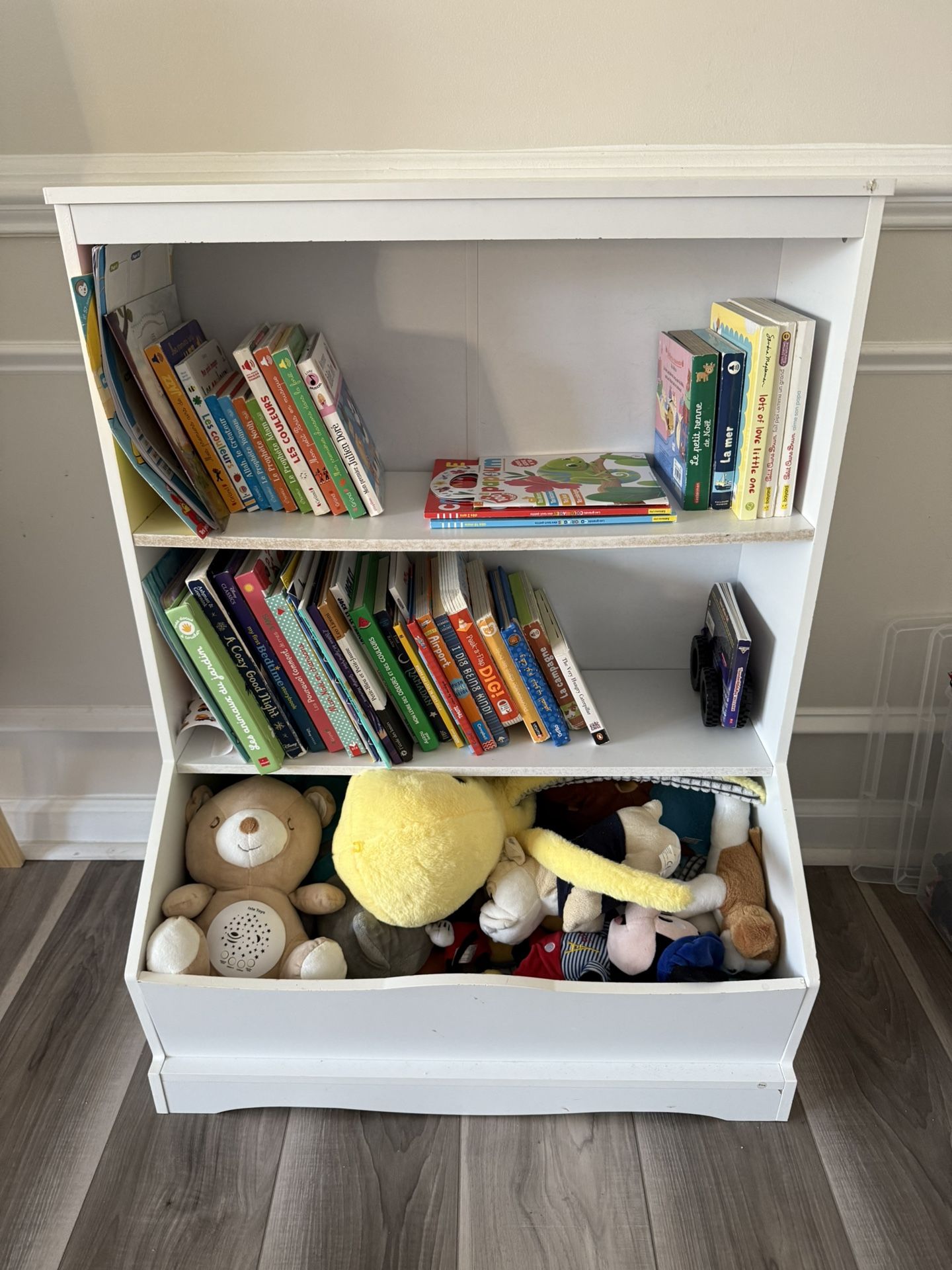 Kid’s home furniture / Library