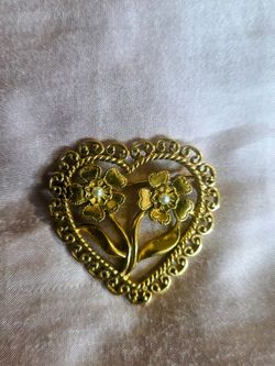 Vintage 90s Avon Gold Tone Brooche Filigree Floral Heart With Faux Pearls
