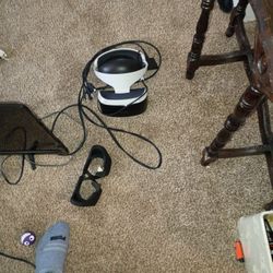 PS VR Set And Controllers. 