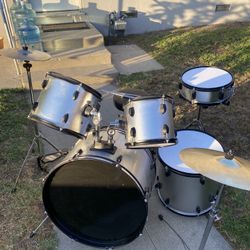Full Drum Set
