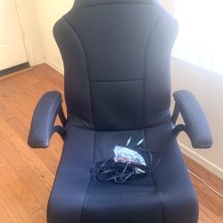 GAMING CHAIR WITH BUILT IN SPEAKER SYSTEM 