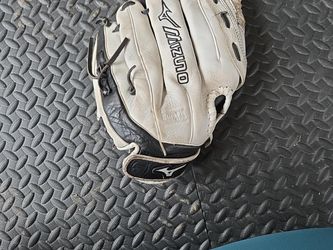 Mizuno MVP Prime Franchise-style softball glove