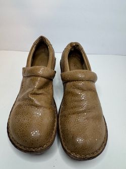 B.O.C Beige Vegan Leather Clogs Women's Size 8 M