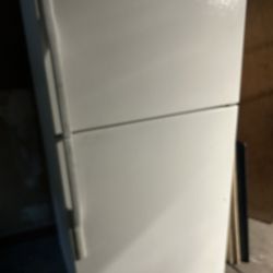 Refrigerator- Hotpoint