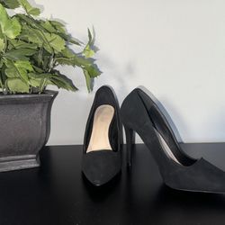 Black Velvet Pumps