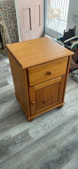 Couch/Bedside End Table w/storage