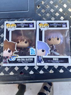 Sora (Dual Blasters) #492 (Insider Club Exclusive) & Riku #488