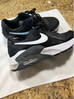 Nike Air Max (Women’s 5.5)
