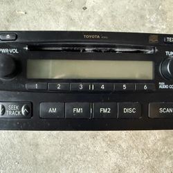 2005-2008 Toyota Matrix Stock Radio 
