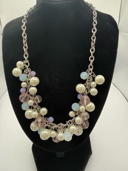 Vintage Chunky Pearl Cluster Necklace Iridescent Pastel Glass Bead Choker Bib