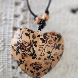 New Adjustable Wooden Heart with Purple Roses Necklace 