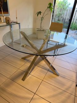 Glass dining table from rooms to go