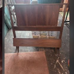 Broyhill Twin Bedframe 