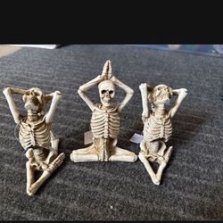 3 SKELETONS 5” HALLOWEEN DECOR