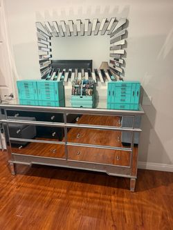 Mirrored dresser